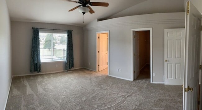 Building Photo - $3,495 / 4br - 3600ft2 - Exqusite, executi...