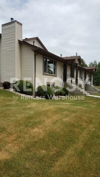 Building Photo - 6762 Gretchen Ct N