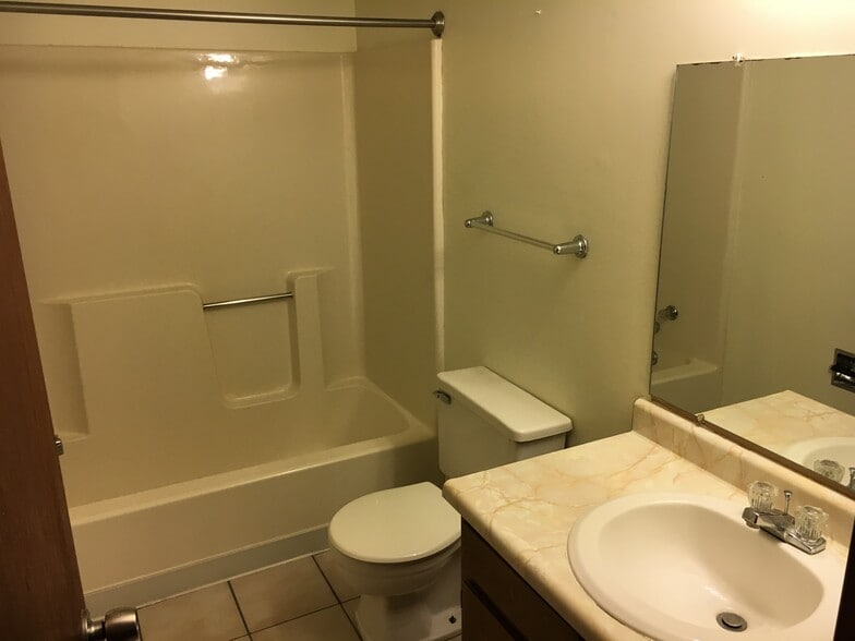 Upstairs Bathroom - 1328 D'Angelo Drive