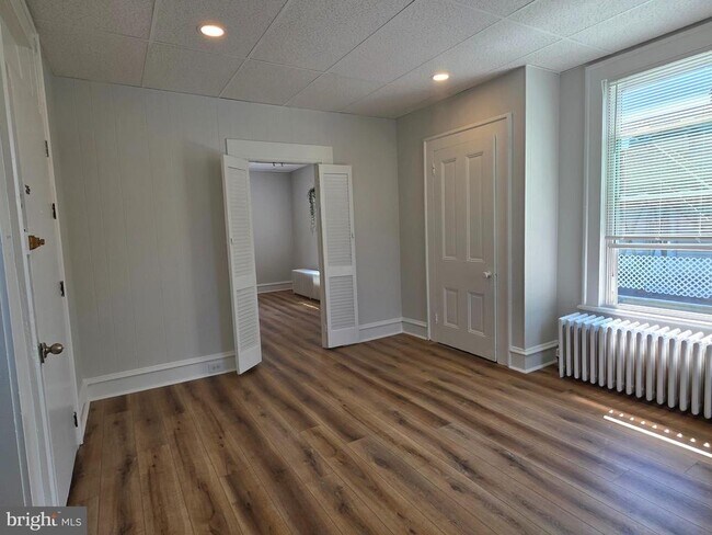 Building Photo - 3 E Mantua Ave
