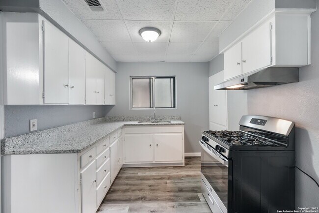 Building Photo - 327 E Whittier St
