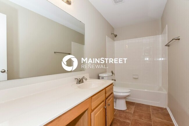 Building Photo - 4 Bedroom Pet-Friendly Home in Charlotte, NC with Main Street Renewal