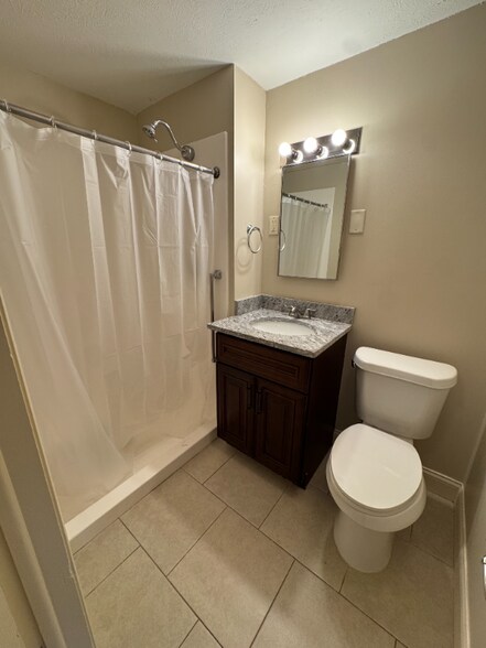 Building Photo - 1810 E St