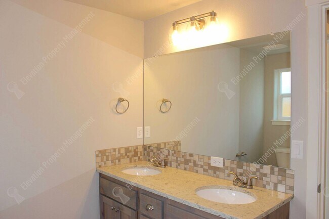 Building Photo - Newer single-level 3 BR home in NW Redmond with fenced backyard and RV parking