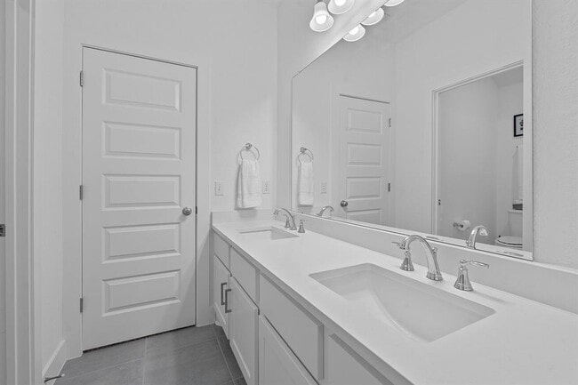 Building Photo - 16913 Adoro Dr