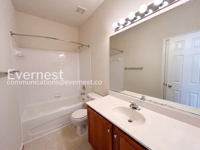 Building Photo - 7 St Stephens Ct