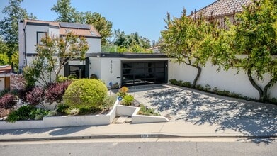 Building Photo - 4520 Park Cordero