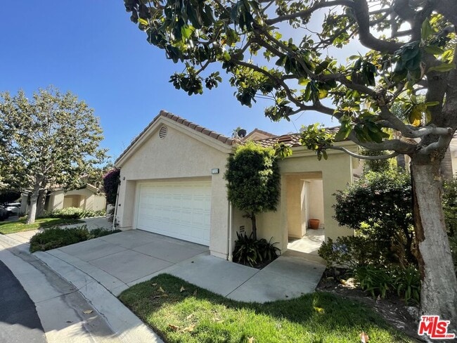 Primary Photo - 732 Palisades Dr