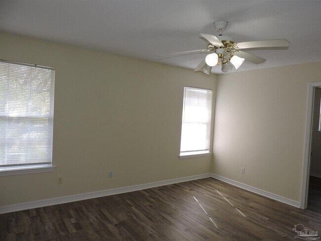 Building Photo - 3296 Two Sisters Wy