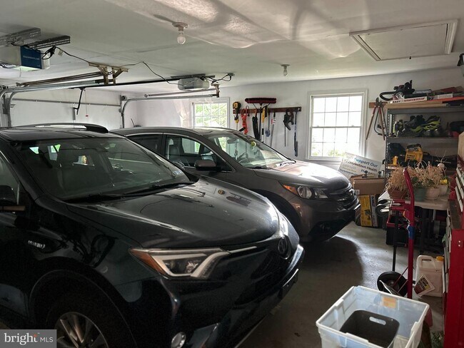 Building Photo - 5 Cedar Woods Dr