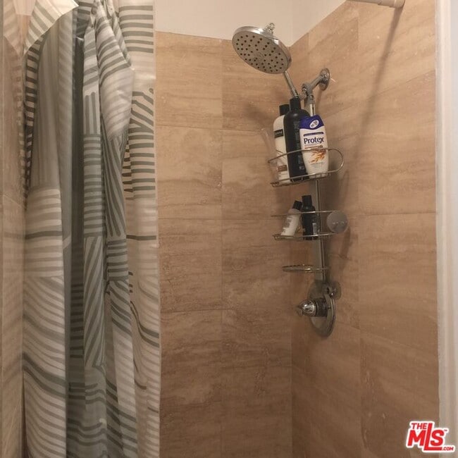 Building Photo - 472 Rosecrans Ave