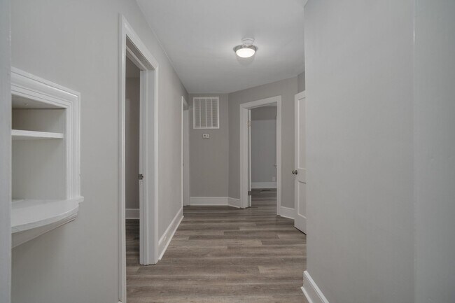 Building Photo - Quiet country living in the middle of it a...