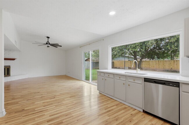 Building Photo - 4035 Cypressdale Dr