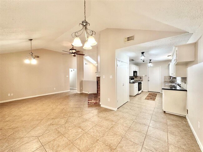 Building Photo - 11614 Easterling Dr
