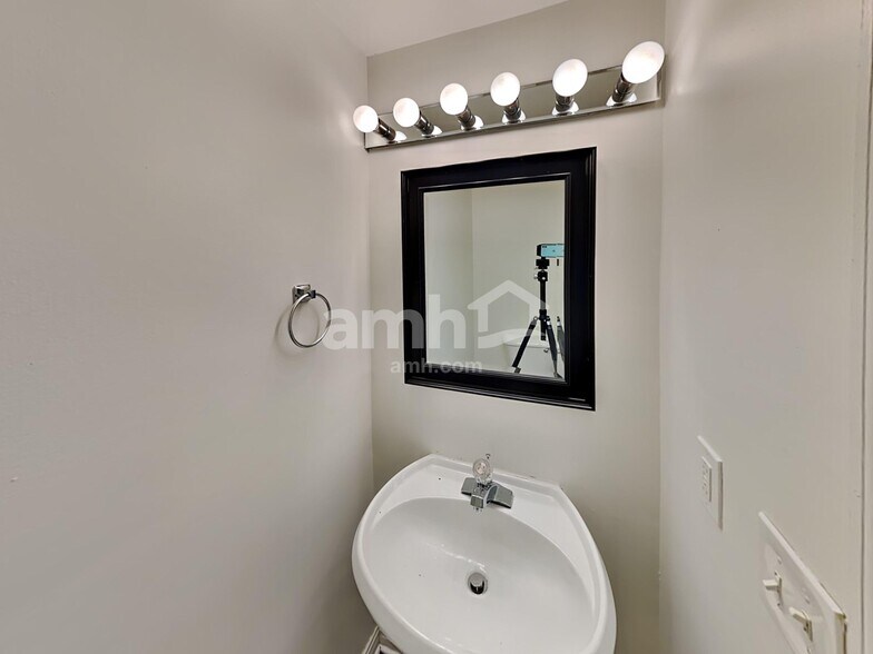 Building Photo - 1710 Portview Ct