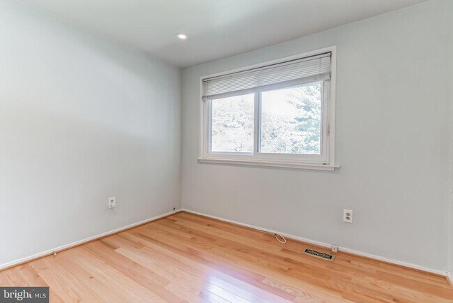 Building Photo - 7866 Archbold Terrace