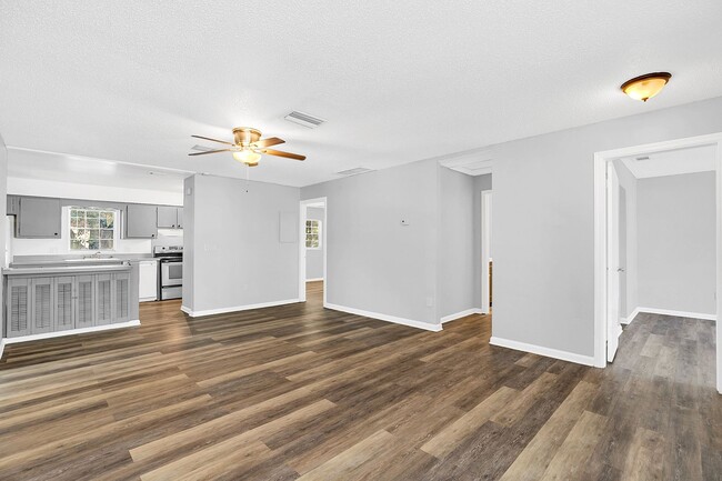 Building Photo - 3/2 unit in Titusville ready for new tenants!