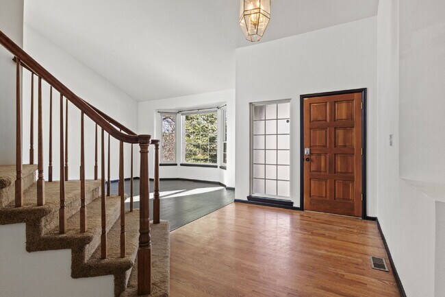 Building Photo - Huge Open-Concept Home in the Vibrant Briargate Neighborhood!