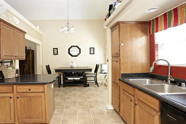 Building Photo - 3072 Prichard Dr