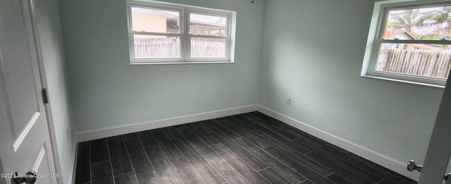 Building Photo - 216 NE 3rd St