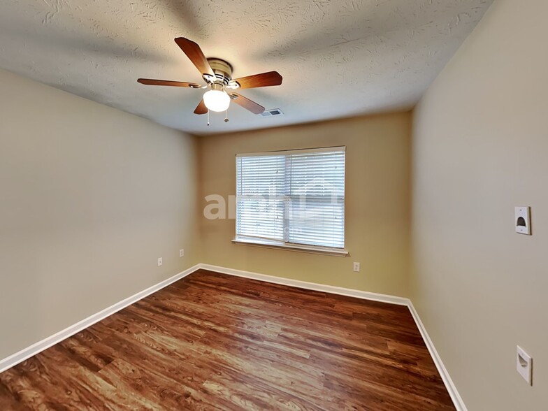 Building Photo - 1364 Lamont Dr SW