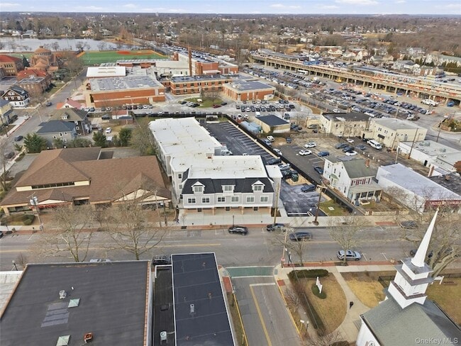 Building Photo - 180 Deer Park Ave