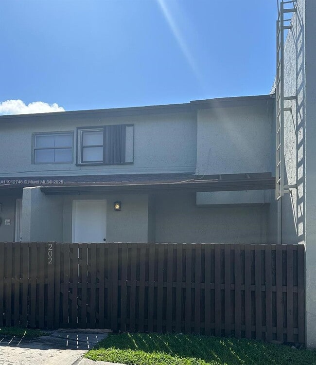 Building Photo - 10040 NW 9th St Cir