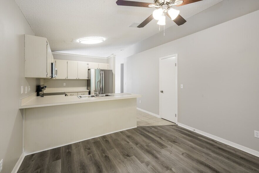 Building Photo - 1831 Coyote Pl
