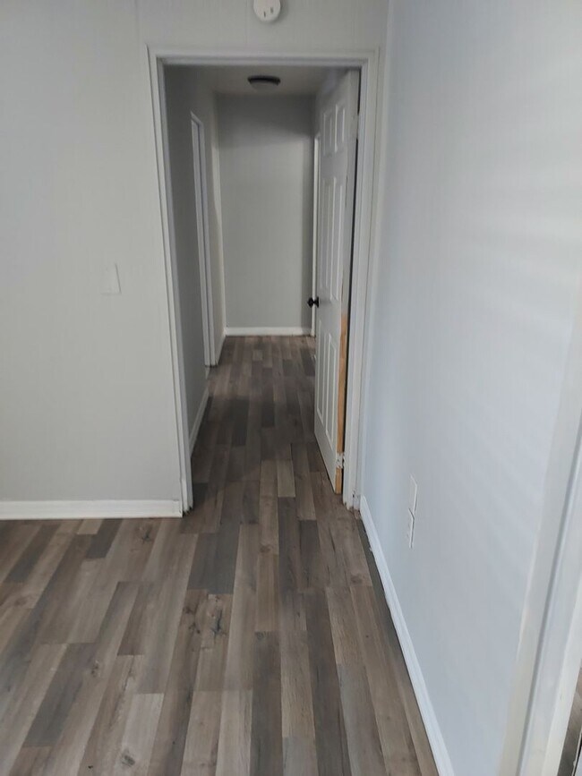 Building Photo - Stylish 2-bedroom apartment with 1 bathroom