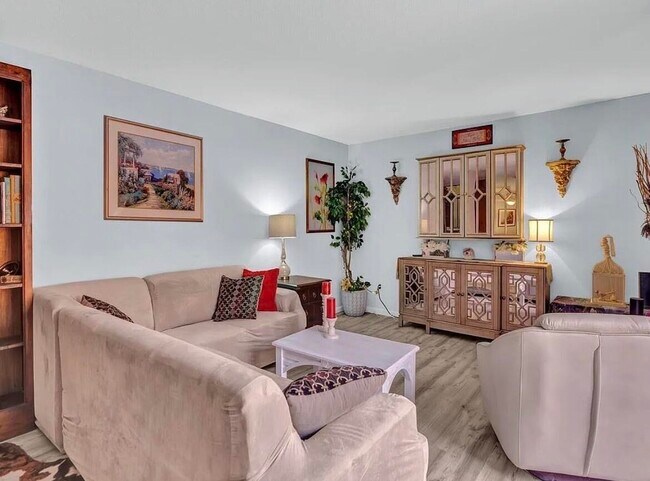 Building Photo - 1166 6th Ave