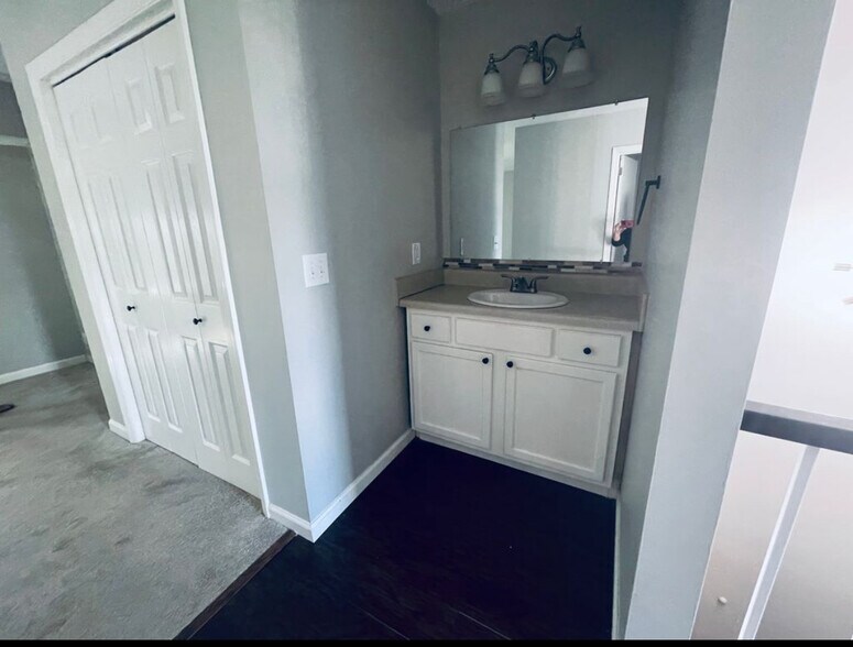 Building Photo - 327 Yorkshire Cir