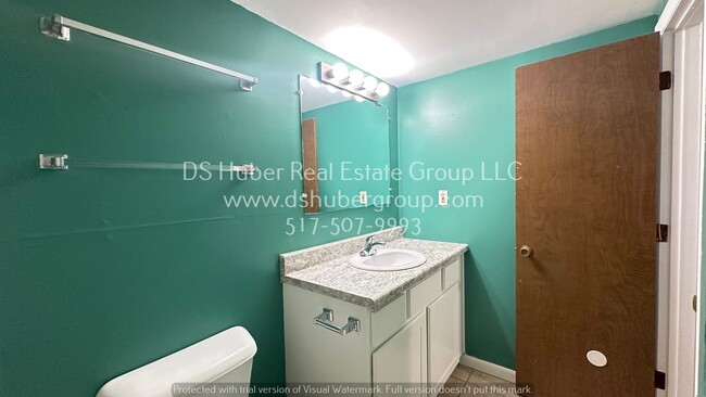 Building Photo - Lower level apartment - 2 bed 1 bath in La...