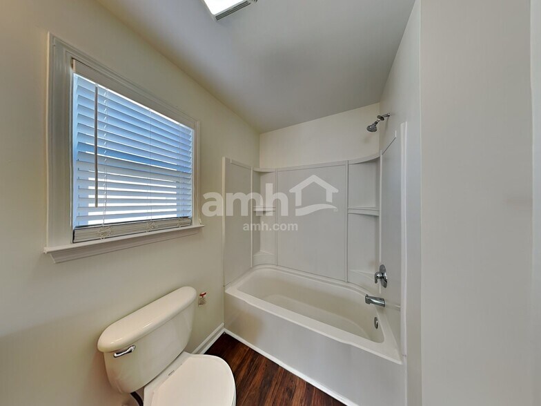 Building Photo - 9907 Fernspray Rd