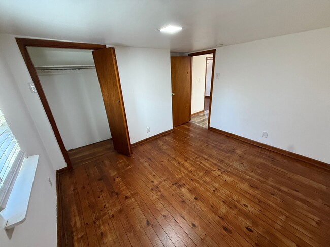 Building Photo - 320 Carter Ave