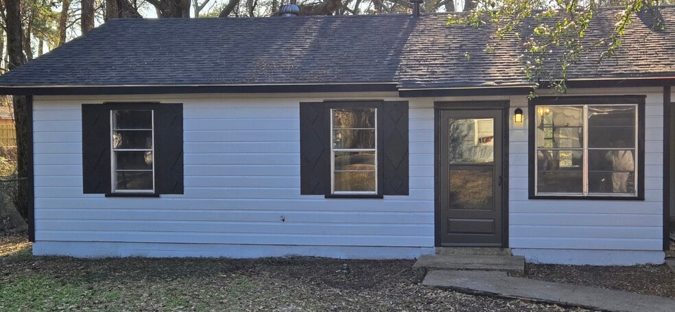 Building Photo - 1610 S 10th St