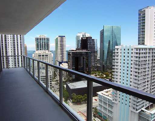 Building Photo - 1111 SW 1st Ave