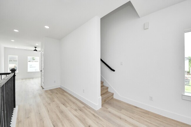 Building Photo - 4410 Allen St