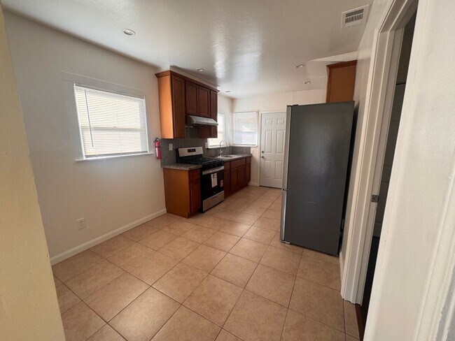 Building Photo - 285-289 Sunset Boulevard
