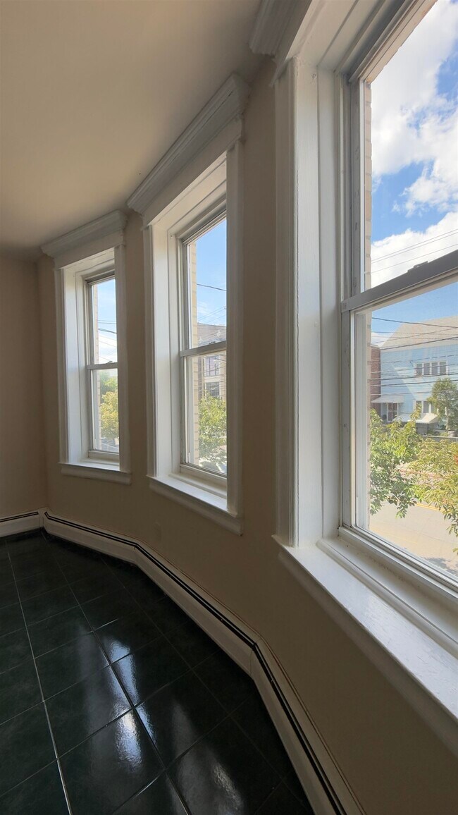 Building Photo - 628 Palisade Ave