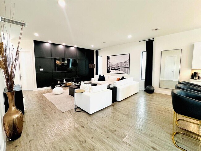 Building Photo - 2223 Padron Pl