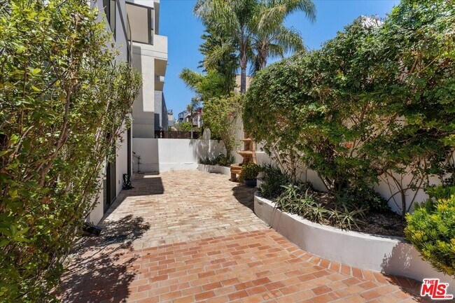 Building Photo - 6732 Esplanade St