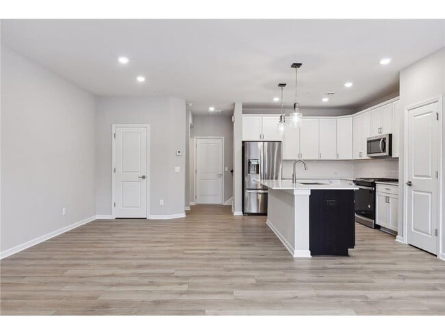 Building Photo - 2438 N Blossom Cir