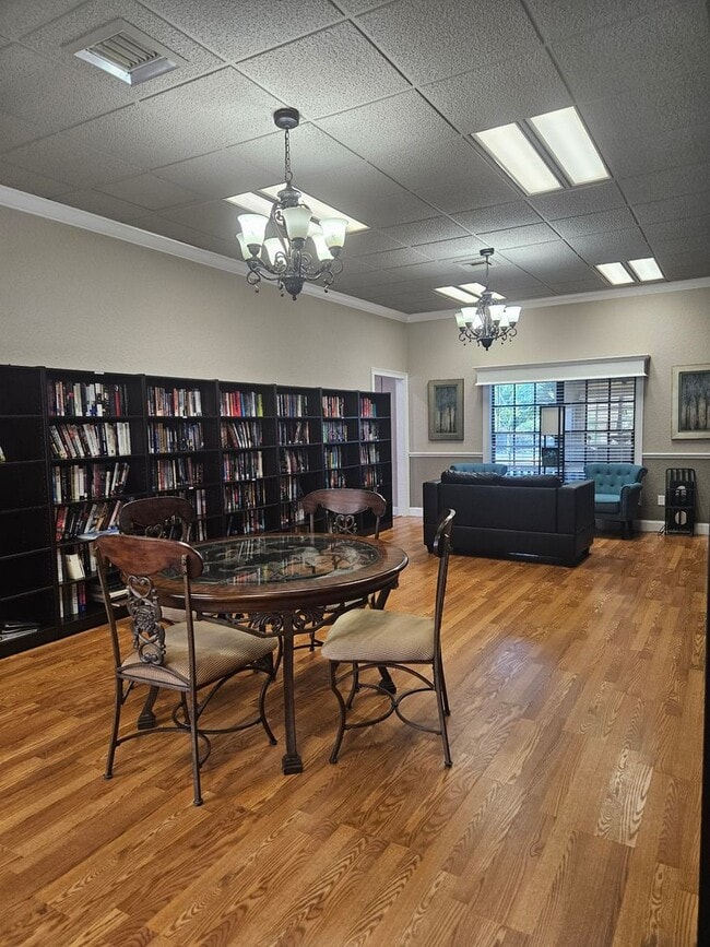 Building Photo - 2 bedroom 2 bath home int the beautiful La...