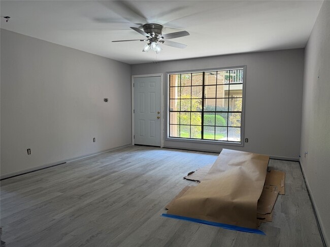 Building Photo - 1311 Antoine Dr