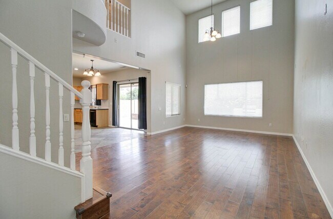 Building Photo - 2143 W Marconi Ave