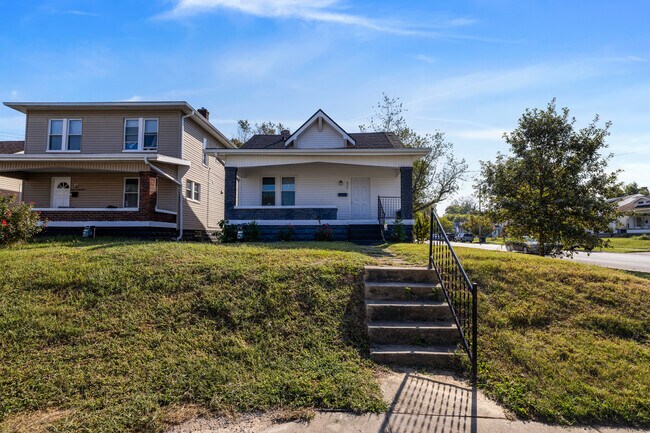 Building Photo - 835 S 38th St