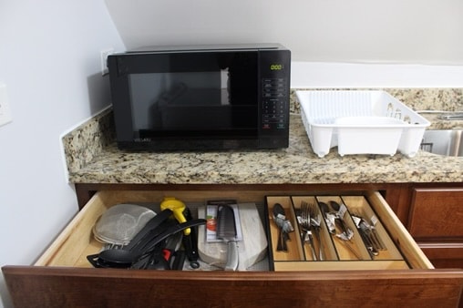 Building Photo - 4926 W Medill Ave