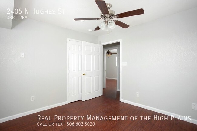 Building Photo - Renovated Near Ross Rogers Golf! HUD vouch...