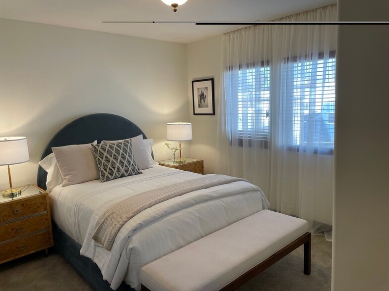 Building Photo - 1215 Armacost Ave