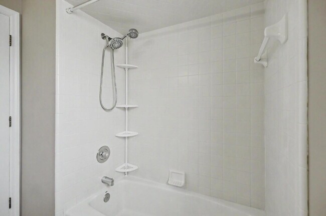 Building Photo - Charming Rental on Quiet Cul-de-Sac!